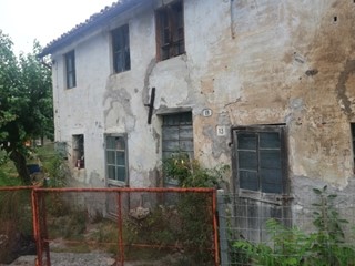 Casale in Vendita a Castelbellino, 37'000€, 130 m²