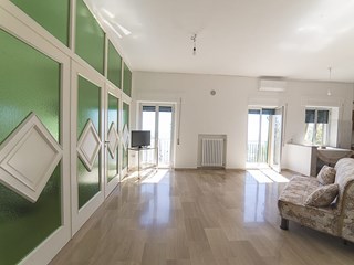 Trilocale in Vendita a Foggia, zona Rignano Garganico , 63'000&euro;, 65 m², con Box