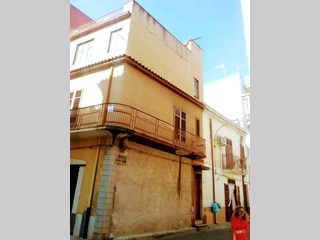 Casa Indipendente in Vendita a Partinico, zona Centrale , 20'000€, 130 m²
