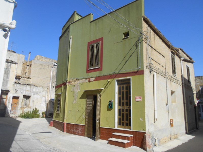 Casa Indipendente in Vendita a Castelvetrano, zona Centrale, 13'000&euro;, 90 m²