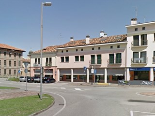 Negozio in Affitto a Ceggia, zona Centro storico, 200 m²