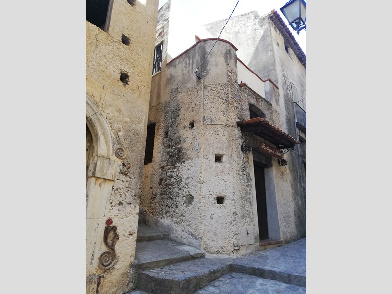 Casa Indipendente in Vendita a Scalea, zona Vico II marittimo , 50'000€, 100 m², arredato