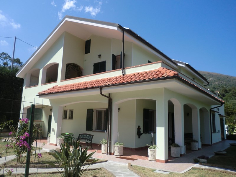 Villa bifamiliare in Vendita a Ceriale, 970'000€, 600 m², arredato