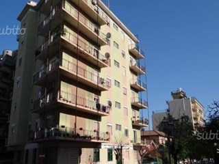 Appartamento in Vendita a Milazzo, zona Via cumbo borgia, 130'000€, 138 m², arredato
