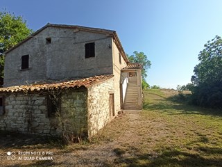 Appartamento in Vendita a Fossombrone, zona Bellaguardia, 130'000€, 200 m², arredato
