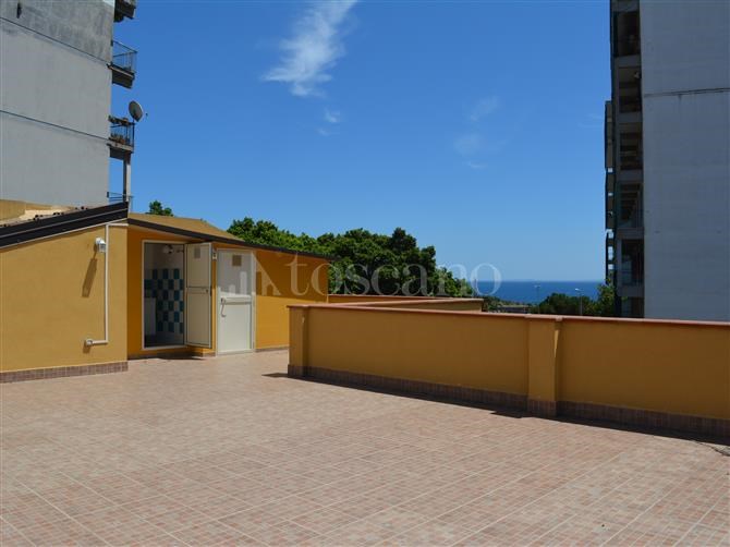 Casa Semi Indipendente in Vendita a Catania, zona Piazza Europa - Corso Italia, 250'000&euro;, 110 m²