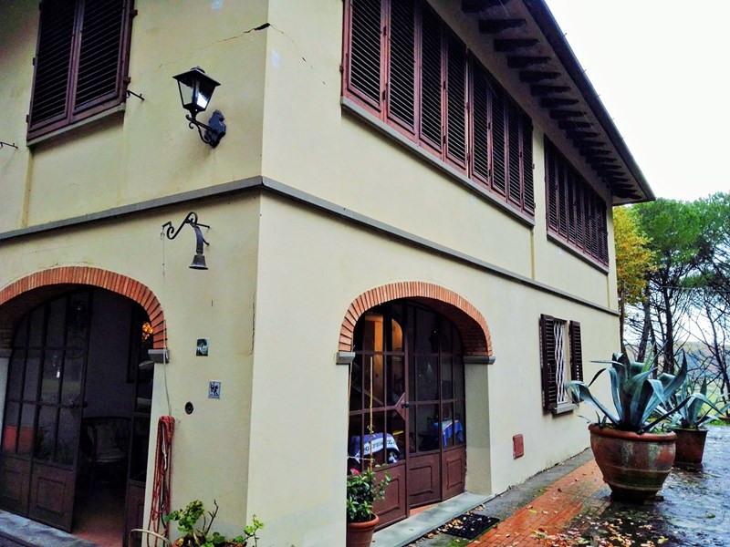 Villa in Vendita a Quarrata, zona Magia, 690'000&euro;, 520 m²