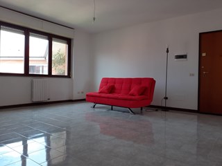 Appartamento in Vendita a Busto Garolfo, zona Centro, 135'000€, con Box