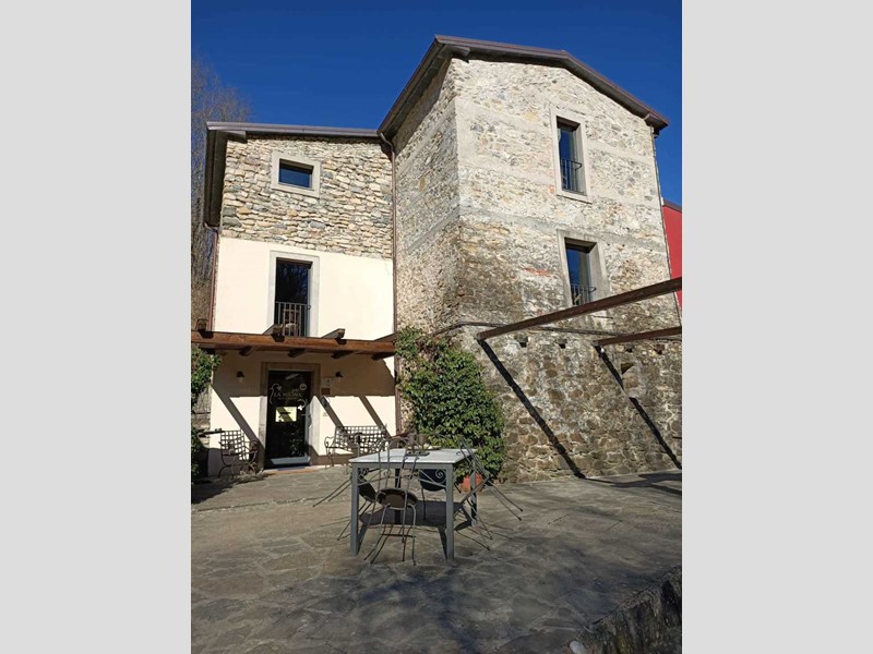 Casa Indipendente in Vendita a Licciana Nardi, 690'000€, 280 m², arredato
