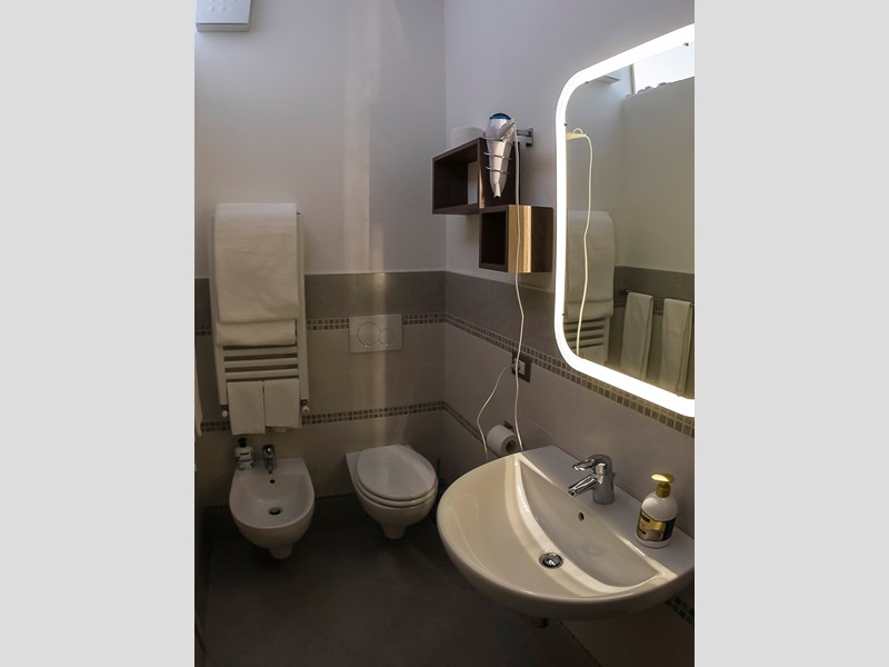 Stanza in Affitto a Verona, zona Fiera - Golosine, 500€, 100 m², arredato