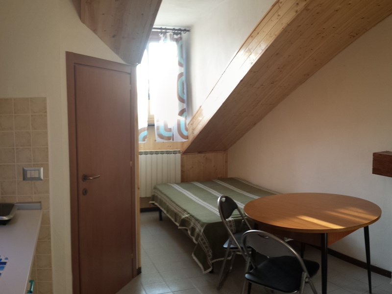 Mansarda in Affitto a Torino, zona Crocetta, 330€, 18 m², arredato