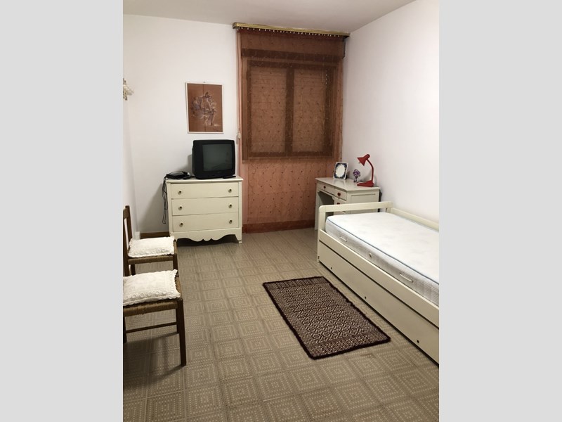 Appartamento in Affitto a Frosinone, zona FROSINONE BASSO - CENTRO, 200€, 100 m²