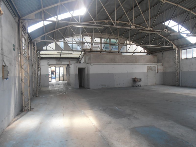 Immobile commerciale in Vendita a Viareggio, zona Viareggio Mare, 500'000€, 300 m²