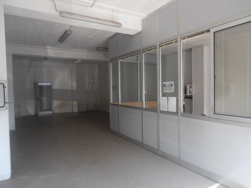 Capannone in Vendita a Viareggio, zona Viareggio Mare, 200'000€, 100 m²