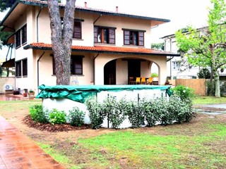 Casa Indipendente in Affitto a Camaiore, zona Lido di Camaiore, 25'000€, 300 m²