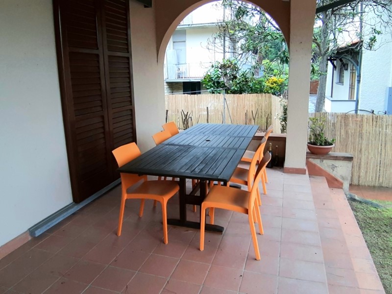 Casa Indipendente in Affitto a Camaiore, zona Lido di Camaiore, 25'000€, 300 m²