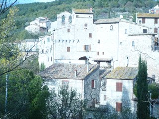 Quadrilocale in Vendita a Massa Martana, zona Viepri, 50'000€, 100 m², arredato