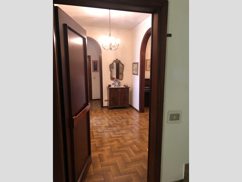 Appartamento in Vendita a Prato, zona La Pietà, 340'000€, 153 m²