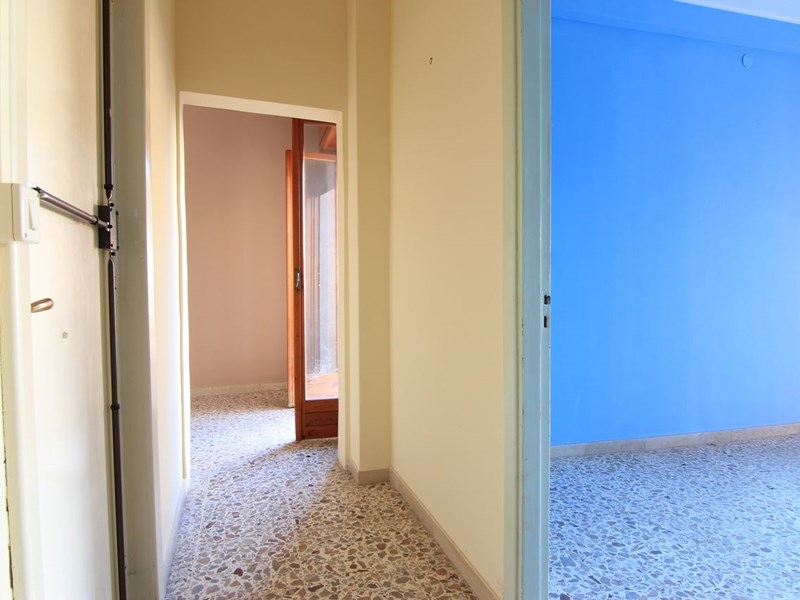 Bilocale in Vendita a Siracusa, zona Largo Dicone, 75'000&euro;, 80 m²