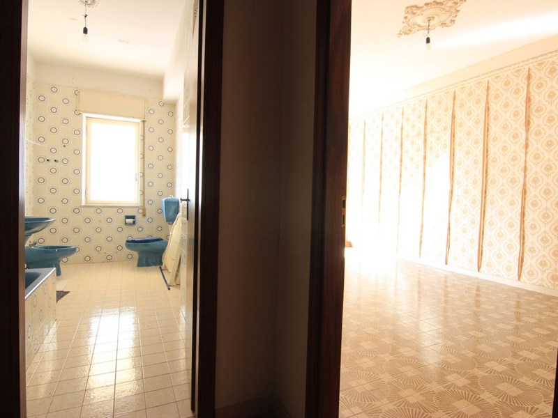 Appartamento in Vendita a Siracusa, zona viale Tica, 105'000&euro;, 144 m²