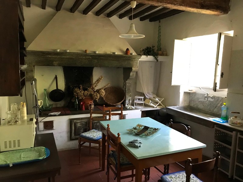 Casale in Vendita a Calci, 890'000€, 850 m²