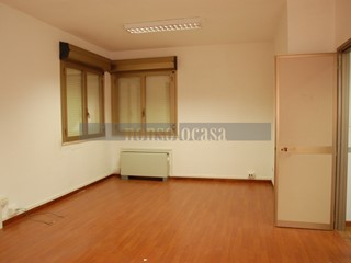 Ufficio in Vendita a Perugia, zona Ponte San Giovanni, 250'000€, 210 m²