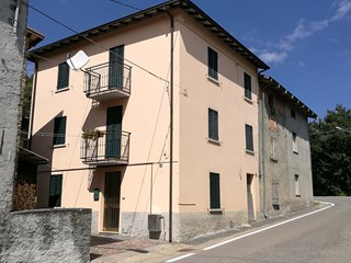 Casa Indipendente in Vendita a Ventasso, zona RAMISETO, 45'000€, 250 m²