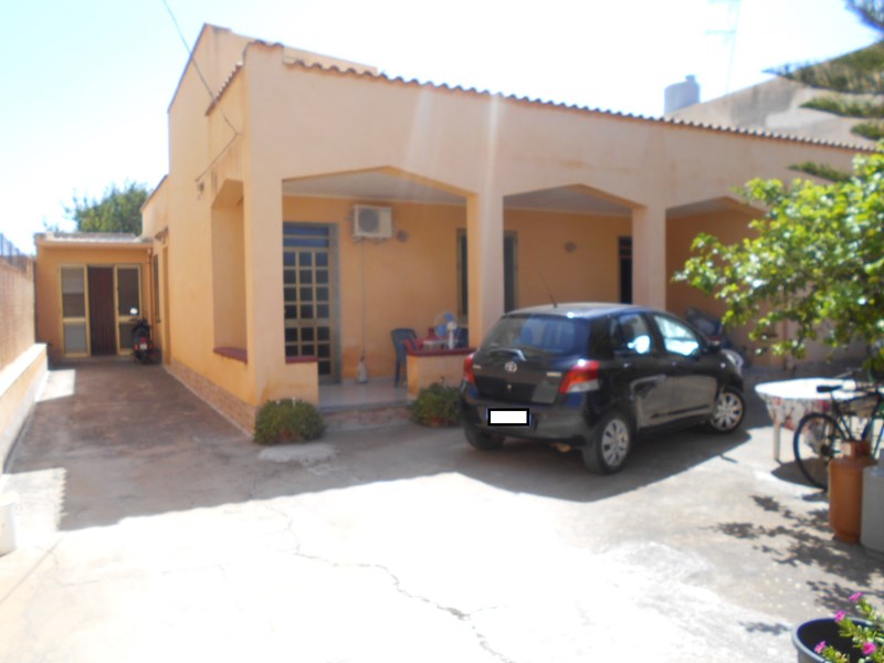 Casa Indipendente in Vendita a Castelvetrano, zona Seggio, 210'000&euro;, 200 m²