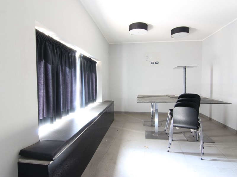 Negozio in Vendita a Siracusa, zona Corso Umberto, 191 m²