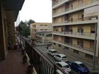 Appartamento in Vendita a Caltagirone, zona Caltagirone, 100'000€, 158 m²