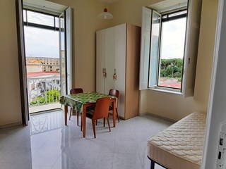 Trilocale in Affitto a Napoli, zona S. Carlo all'Arena, 340€, 100 m², arredato