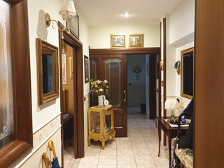 Trilocale in Vendita a Napoli, zona CAPODIMONTE, 410'000€, 110 m²