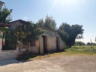 Casale in Vendita a Roccasecca, zona via Piave, 64'000€, 100 m²