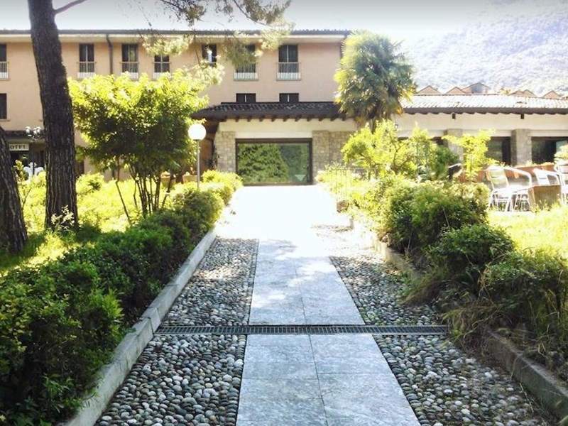 Attività commerciale in Vendita a Sale Marasino, 956'250€