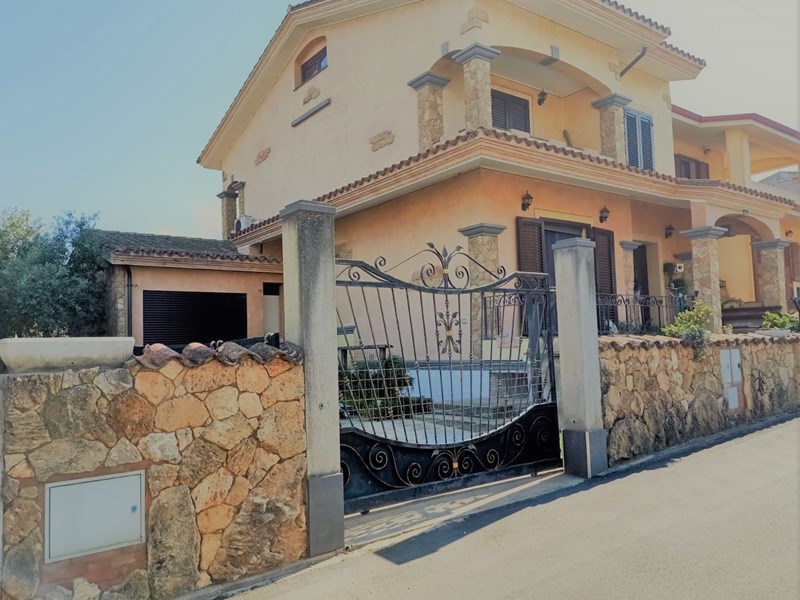 Casa Indipendente in Vendita a Nurachi, 270'000€, 300 m², arredato