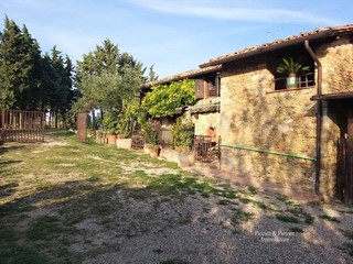 Casa Indipendente in Vendita a Marsciano, zona Migliano, 490'000€, 360 m²