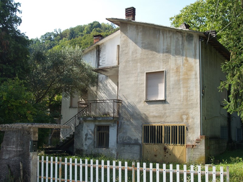 Casa Indipendente in Vendita a Chiampo, 220 m², con Box