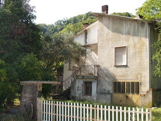 Casa Indipendente in Vendita a Chiampo, 220 m², con Box