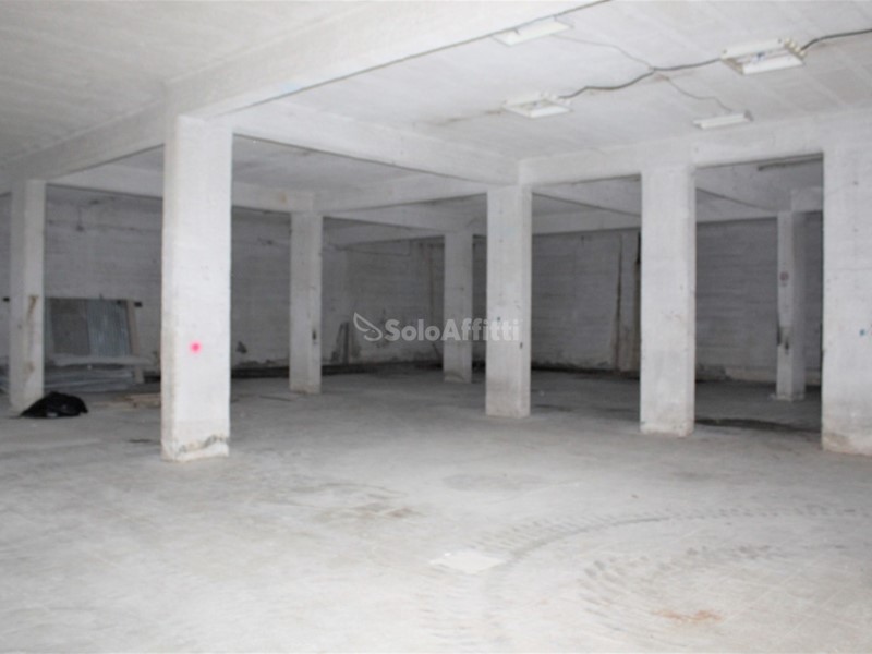 Box in Affitto a Sciacca, 1'500€, 700 m²