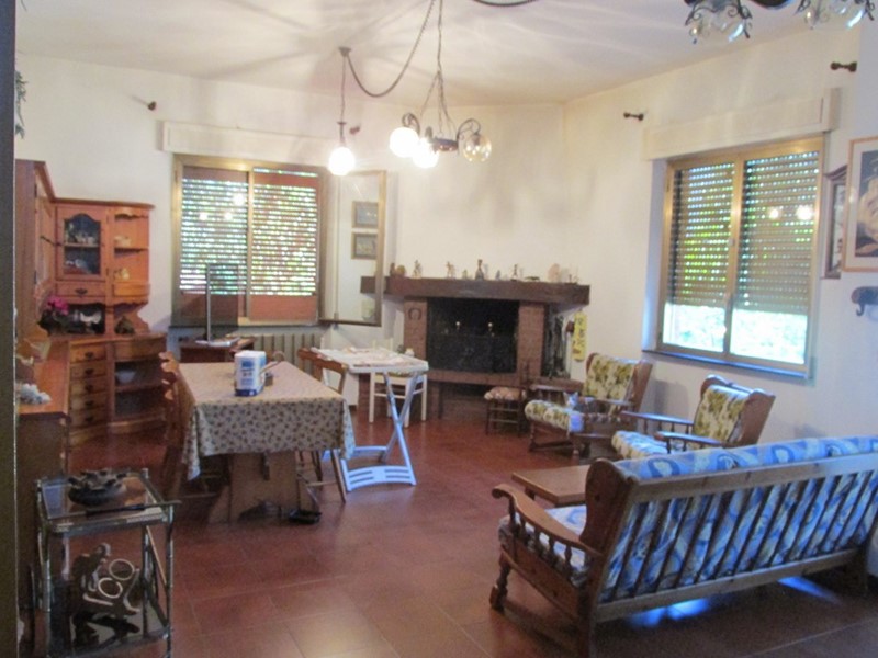 Casa Indipendente in Vendita a Licciana Nardi, 390'000€, 251 m², con Box