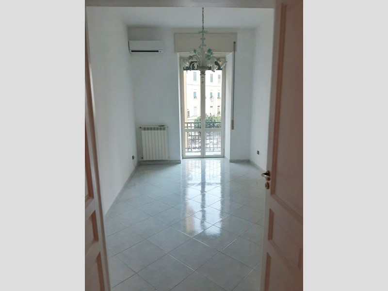 Appartamento in Vendita a Napoli, zona napoli, 335'000€, 137 m²