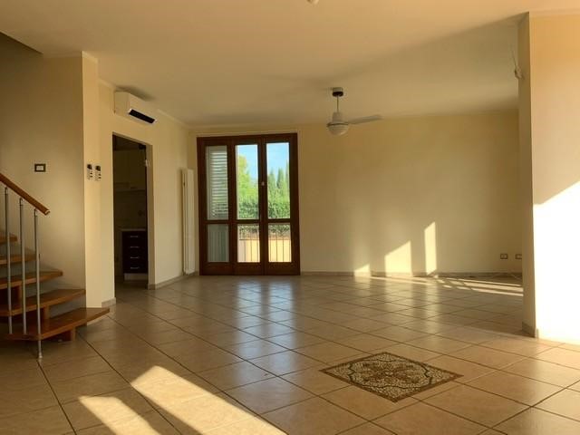 Villa bifamiliare in Vendita a San Giuliano Terme, zona Campo, 575'000€, 230 m²