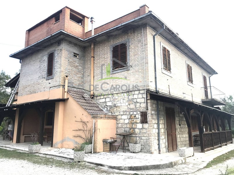 Rustico in Vendita a Ascoli Piceno, zona Colonnata, 230'000€, 360 m²