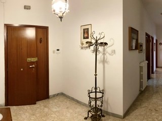 Appartamento in Vendita a Campobasso, zona Via IV Novembre 6, 85'000€, 103 m²