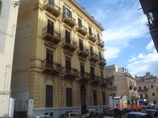 Appartamento in Vendita a Palermo, zona Via Pirri Stazione c.le, 135'000€, 175 m², arredato