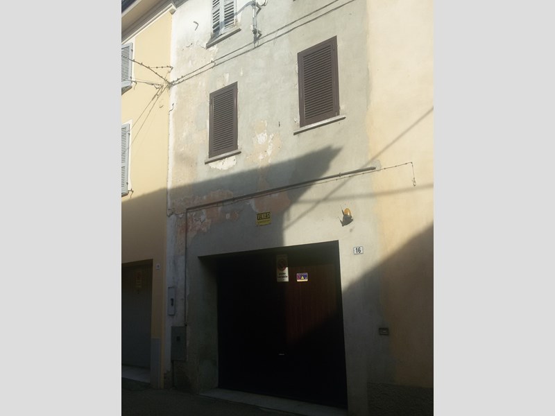 Casa di corte in Vendita a Lomello, zona centro, 22'000€, 75 m², con Box