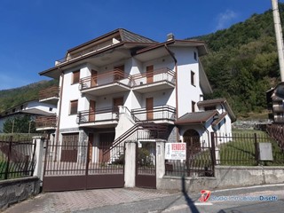 Villa in Vendita a Corteno Golgi, 395'000€, 400 m²