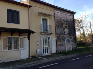 Bilocale in Vendita a Roccasecca, zona via Casilina, 69'000€, 80 m²
