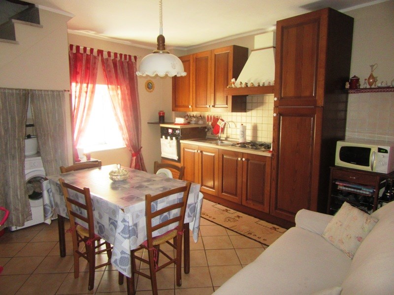 Appartamento in Vendita a Colle San Magno, zona via Epicuro, 40'000€, 60 m², arredato