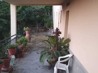 Trilocale in Vendita a Vezzano Ligure, zona Valeriano, 82'000€, 65 m²